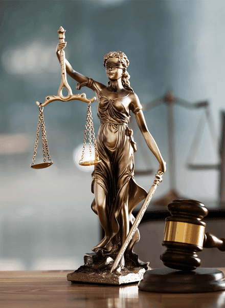 Abogados en Cancún — estatua de la justicia del despacho BC Corporativo